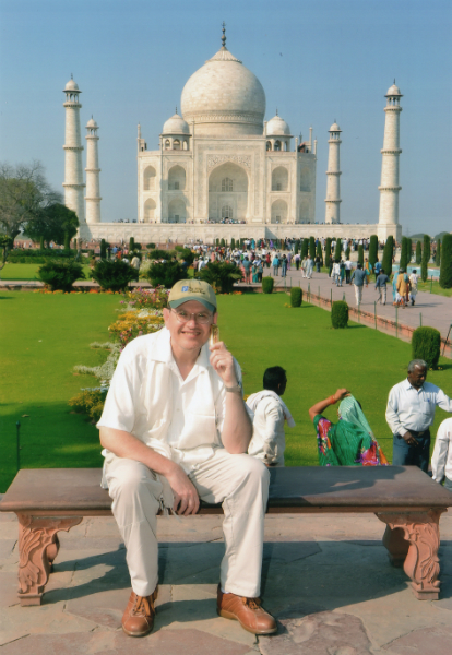 Fabrizio Poggi and his harmonica in front of Taj Mahal - Agra, India